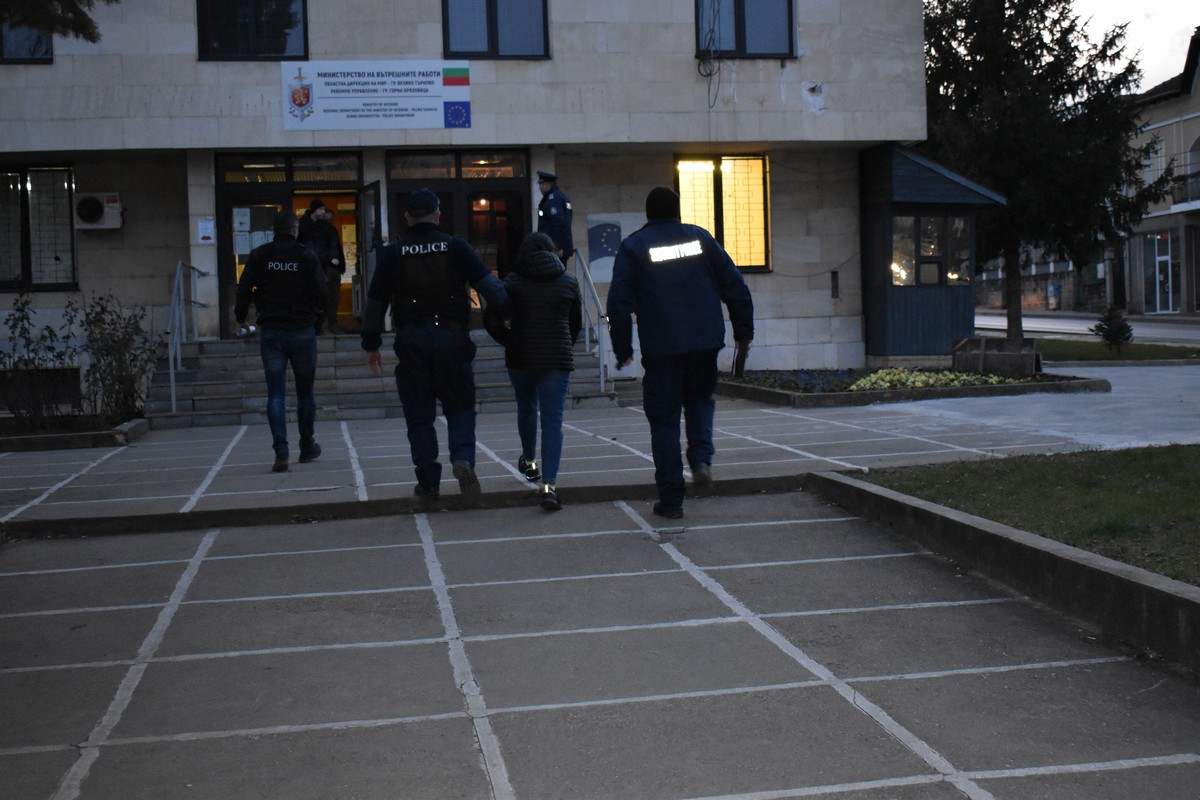 Полицаи от Горна Оряховица разбиха група за разпространение на наркотици, задържан е 18-годишен младеж